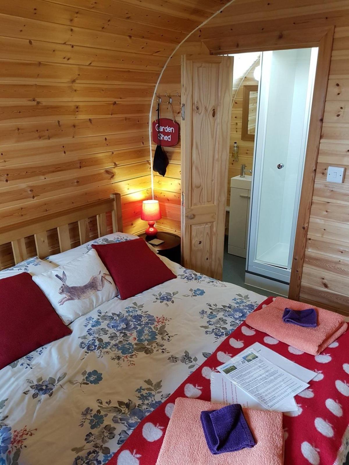 Sea And Mountain View Luxury Glamping Pods Heated Hotel Holyhead Exterior photo